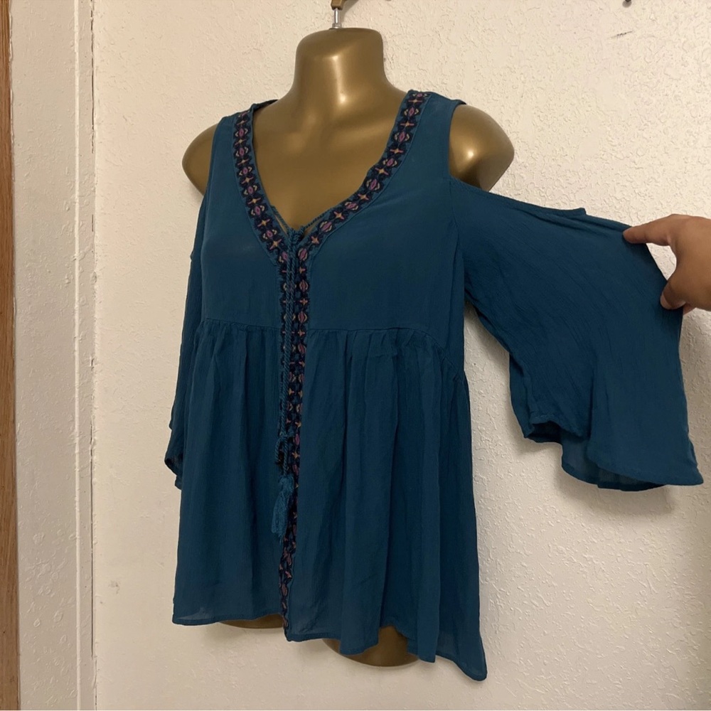 Xhilaration Teal Cold Shoulder Blouse